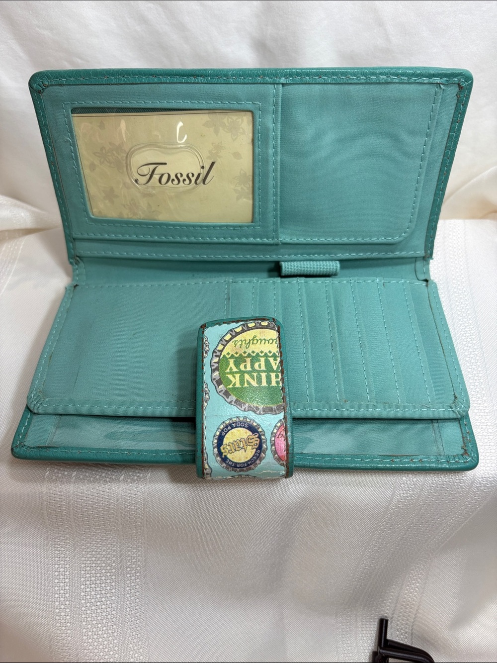 Fossil Teal Bottle Cap-Print Zip Wallet / Checkbook Cover - Picture 4 of 15